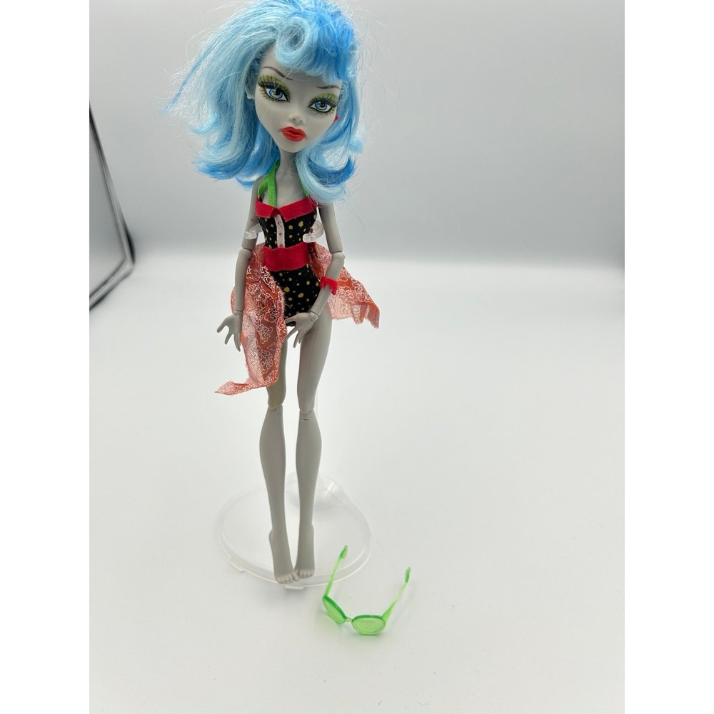 Monster High Skull Shores Ghoulia Yelps fashion doll